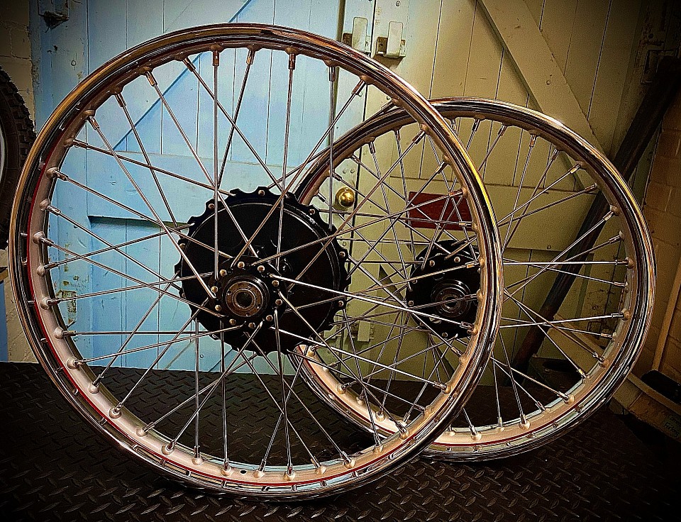 Norton T500 wheels with centre painting